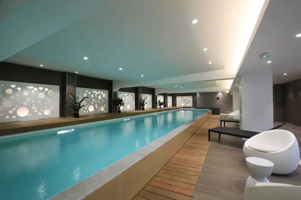 Piscine intérieur près de Nice 