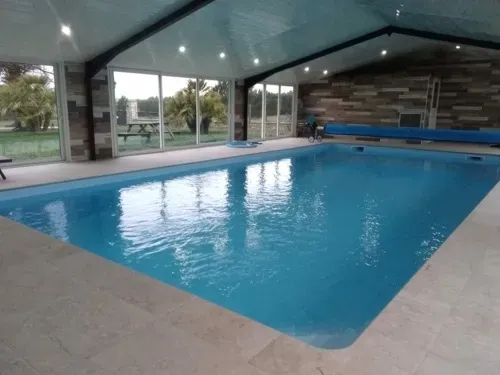 piscine interieure maison charente